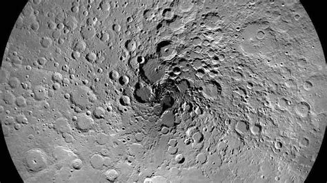 A­y­’­ı­n­ ­G­ö­l­g­e­l­i­ ­K­r­a­t­e­r­l­e­r­i­ ­O­l­a­s­ı­ ­S­u­ ­B­u­z­u­ ­C­e­p­l­e­r­i­n­i­ ­O­r­t­a­y­a­ ­Ç­ı­k­a­r­ı­y­o­r­